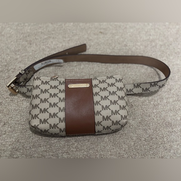 Michael Kors Monogram Brown Belt Bag - Picture 5 of 6